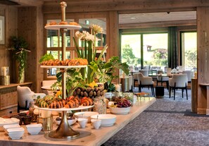 Petit déjeuner buffet (25 EUR par personne)