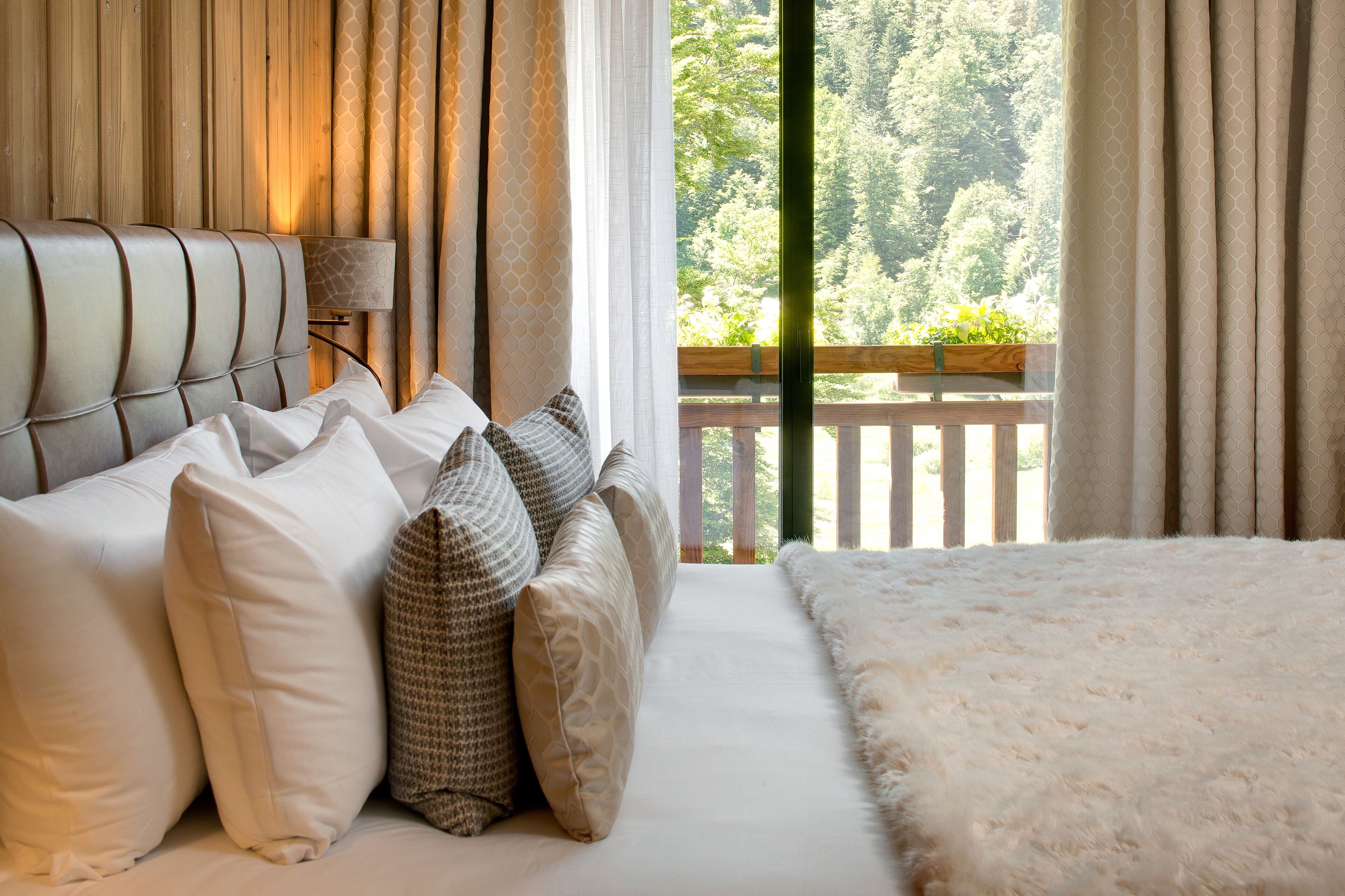 Habitación doble Deluxe, vista a la montaña | Ropa de cama de alta calidad, camas con pillow-top y minibar 