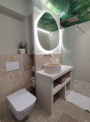 Dusche, Haartrockner, Handtücher, Seife