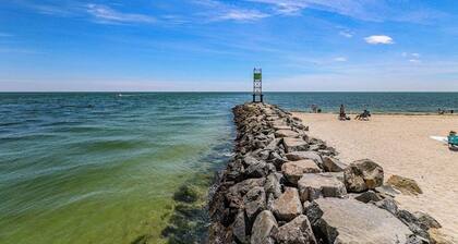 Inn Bliss: 167-Y Renovated Antique with coolest barn in town, conveniently located