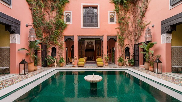 Pool - Riad Marta, swimming pool, terrace and staff (Marrakech)