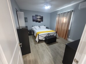 4 bedrooms, iron/ironing board, WiFi, bed sheets