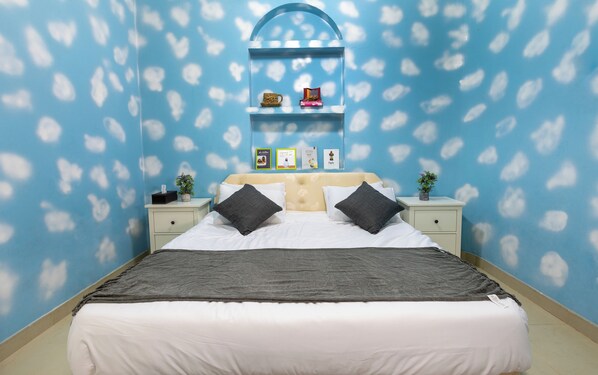 4 bedrooms, iron/ironing board, WiFi, bed sheets