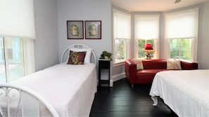 6 bedrooms, iron/ironing board, Internet