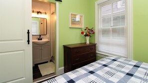 6 bedrooms, iron/ironing board, Internet