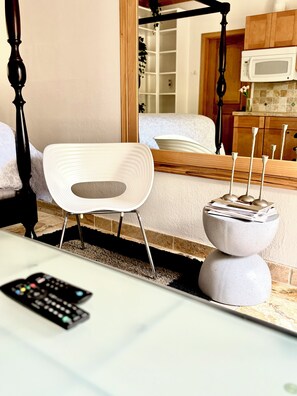 1 habitación, tabla de planchar con plancha, wifi y ropa de cama 