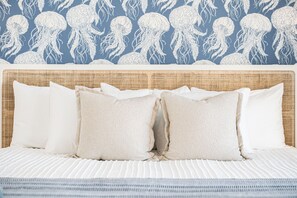 6 habitaciones, tabla de planchar con plancha y cuna de viaje 