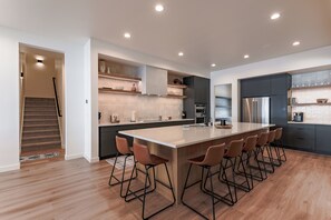 Mikrowelle, Ofen, Herdplatte, Geschirrspüler