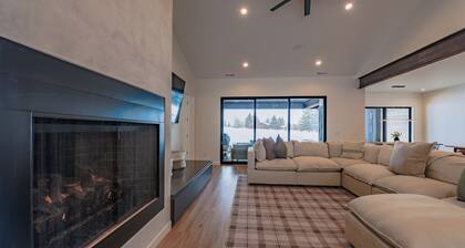 Walnut Ridge Family Retreat with Hot Tub and Golf Near Jackson WY