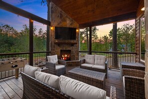 Property grounds - Elk Creek Lodge | Sleeps 20 | Hot Tub, Game Room, Fire Pit & More! (Broken Bow)