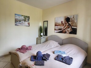 3 bedrooms, in-room safe, desk, iron/ironing board