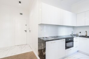 Fridge, oven, stovetop, dishwasher - ArtDeco Luxury Sapphire Apartment (Katowice)