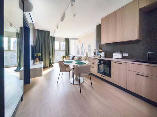 Botanical Garden Prestige Apartment