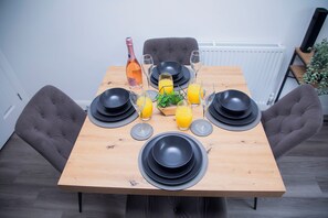 Dining - Watson's Retreat Birmingham (West Midlands)