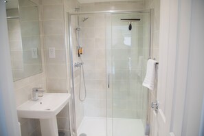 Shower - Watson's Retreat Birmingham (West Midlands)
