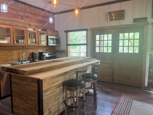 Cozy cabin in beautiful White Springs with WiFi,