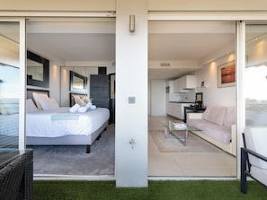 1 bedroom, iron/ironing board, WiFi, bed sheets - Apartment with Terrace, Pool & Beach Access (Vallauris)