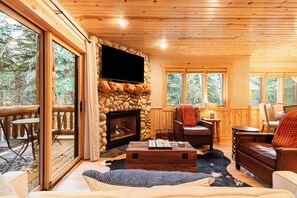 TV, fireplace - TimberWolf Den+Hot Tub, Lodge near Canyons Ski Resort/Golf Course sleeps 8 (Park City)