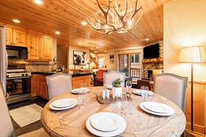 Dining - TimberWolf Den+Hot Tub, Lodge near Canyons Ski Resort/Golf Course sleeps 6 (Park City)