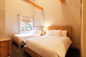 2 bedrooms, free WiFi, bed sheets - TimberWolf Den+Hot Tub, Lodge near Canyons Ski Resort/Golf Course sleeps 6 (Park City)