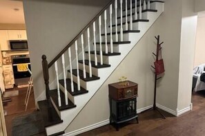 Interior - Heaven Retreats Luxurious Room (Courtland)