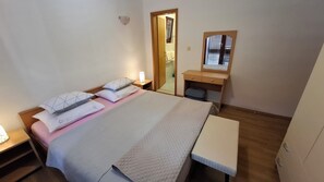 1 室のベッドルーム、旅行用ベビーベッド、WiFi (無料)、ベッドシーツ