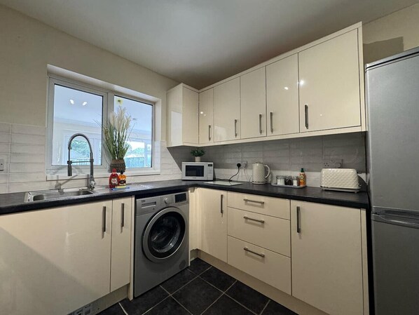 Fridge, microwave, oven, stovetop