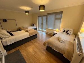 4 soveværelser, skrivebord, gratis Wi-Fi, sengetøj