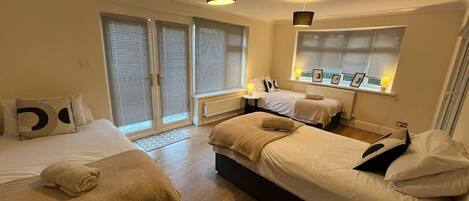 4 chambres, bureau, Wi-Fi gratuit, draps fournis