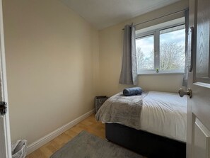 4 bedrooms, desk, free WiFi, bed sheets
