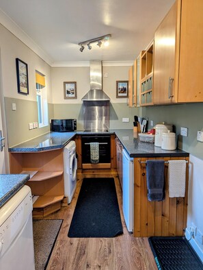 Micro-ondes, four, lave-vaisselle