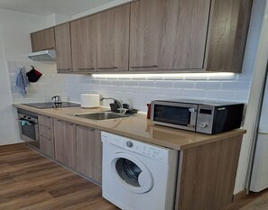 Fridge, microwave, oven, electric kettle - Los Diamantes 3 (Los Cristianos)