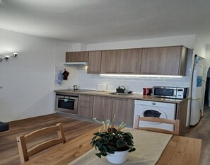 Fridge, microwave, oven, electric kettle - Los Diamantes 3 (Los Cristianos)