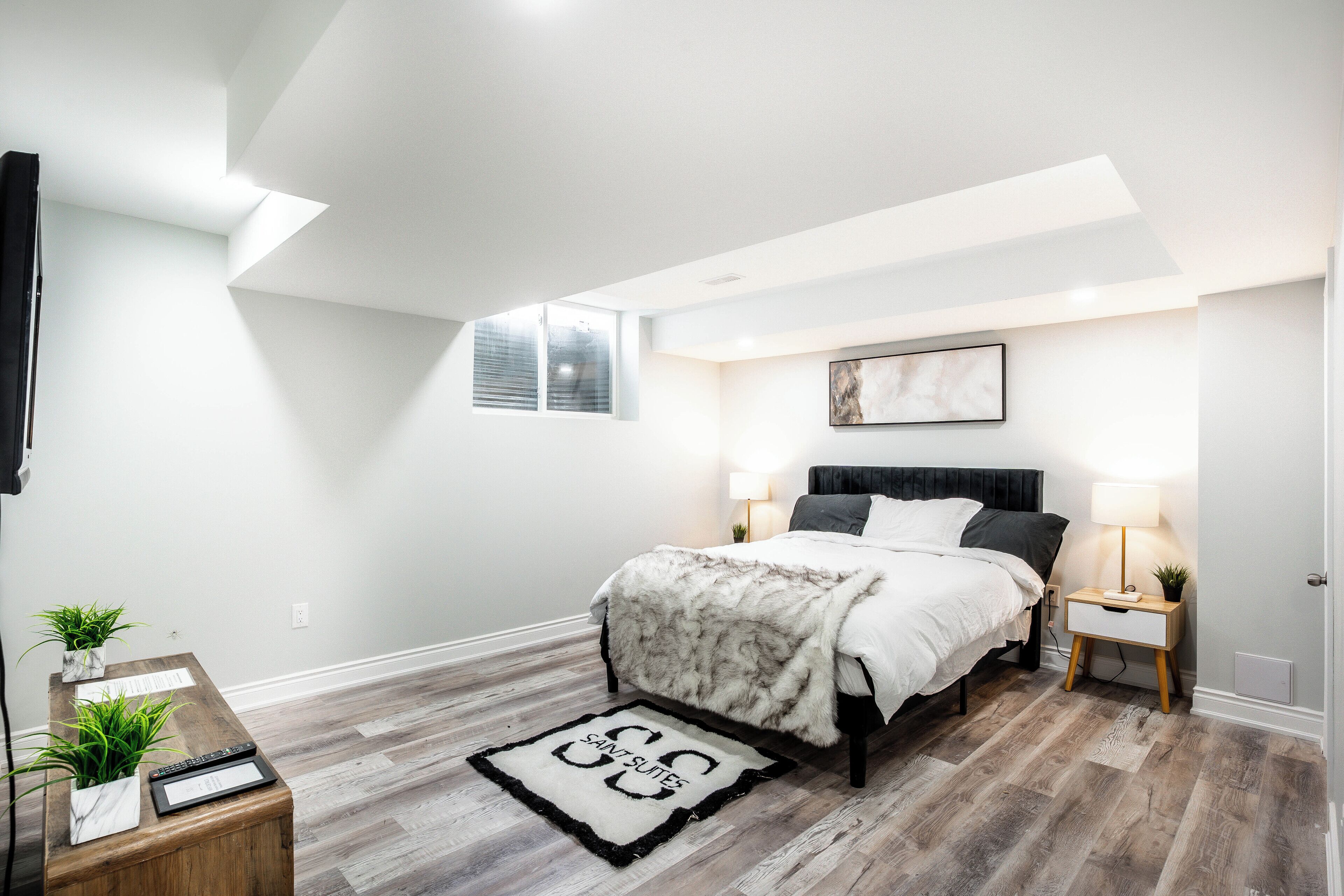 2 bedrooms, desk, iron/ironing board, WiFi