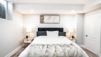 2 bedrooms, desk, iron/ironing board, WiFi