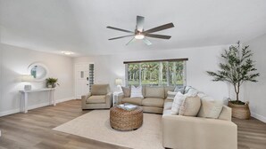 Unclassified image, 5 of 42, button - Port Charlotte 3 Bedroom Pool+Spa Vacation Home on Canal (Port Charlotte)