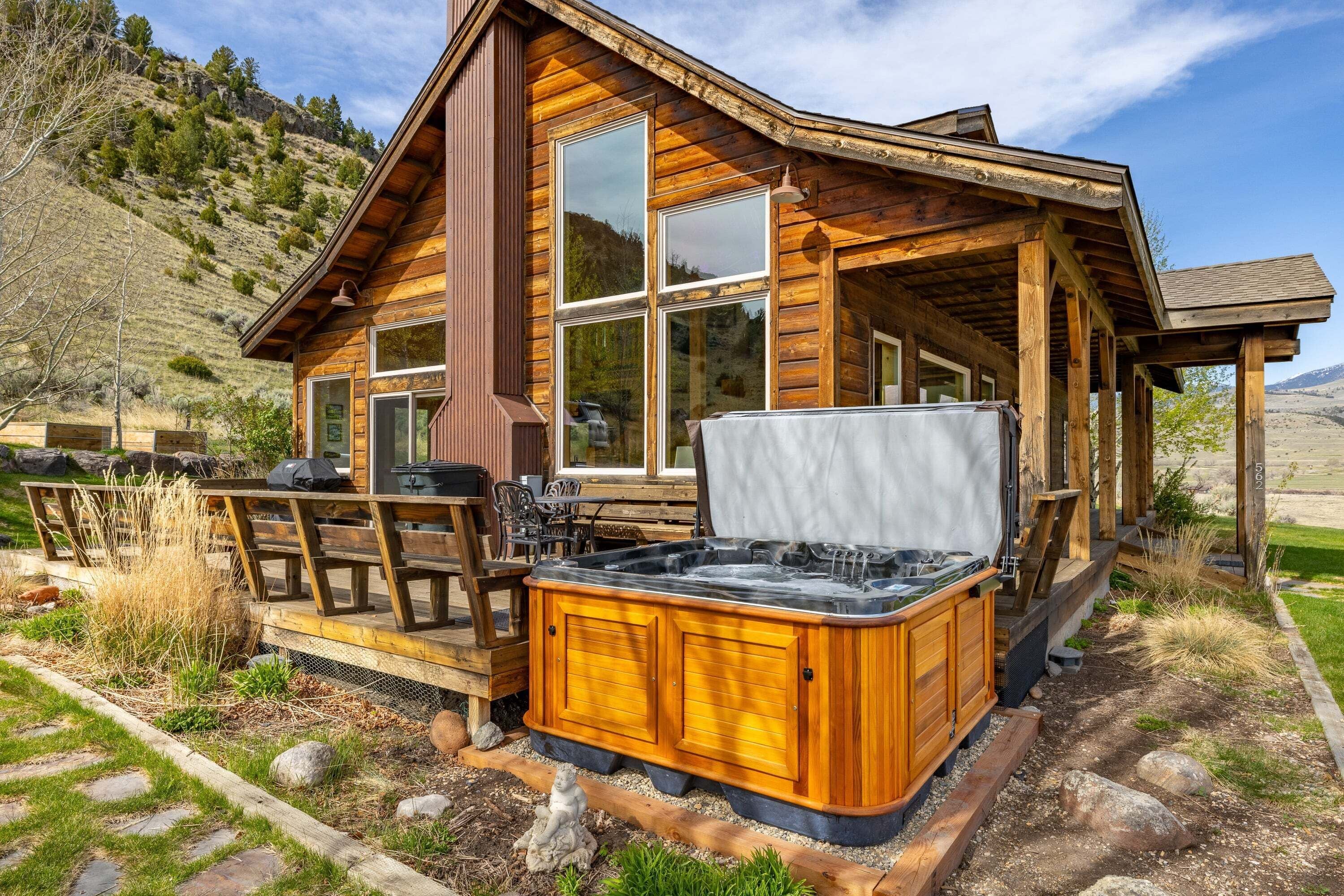 Outdoor spa tub