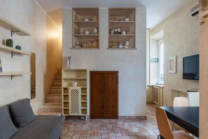 TV - GuestHost - Roma Tiburtina Apartment (Roma)