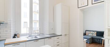 Fridge, oven, stovetop, dishwasher