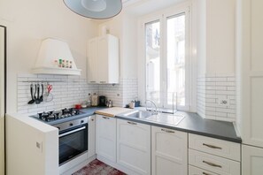 Kühlschrank, Ofen, Herdplatte, Geschirrspüler