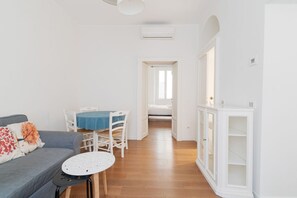 TV - GuestHost - Cozy Bright Apartment Porta Venezia & Buenos Aires (Milano)
