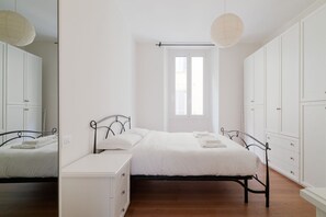 1 slaapkamer, een strijkplank/strijkijzer, wifi, beddengoed