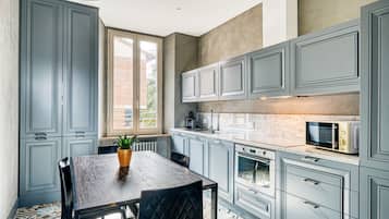 KĂŒhlschrank, Mikrowelle, Ofen, Herdplatte