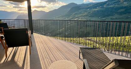 New Apartment 'Vinea Guesthouse Terrace' with Mountain View, terrace and Air Conditioning