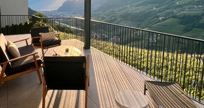 New Apartment 'Vinea Guesthouse Terrace' with Mountain View, terrace and Air Conditioning