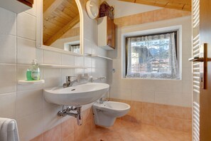 Doccia, asciugacapelli, asciugamani