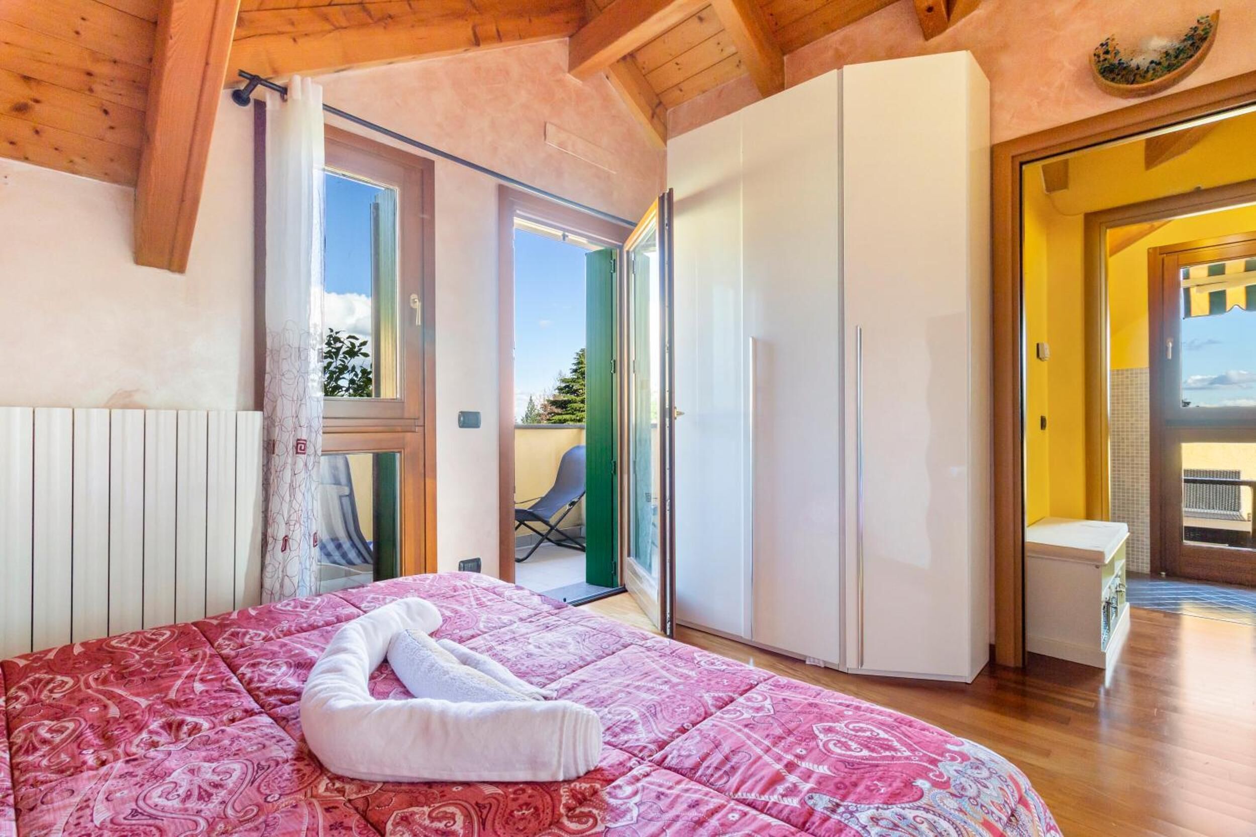 Fer et planche à repasser, Wi-Fi gratuit, draps fournis