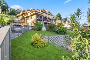 Property grounds - Apartment 'Orange House' with Mountain View, Private Terrace and Wi-Fi (Viggiù)