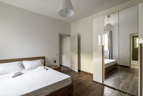 GuestHost - Modern 100 sqm apartment, ideal for 6 people, located on the ground floor of a building without a lift (3 steps to access it).The accommodation is located in Vigonza, which is a 10-minute drive from the centre of Padua and on the direct route