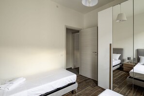 2 bedrooms, iron/ironing board, WiFi